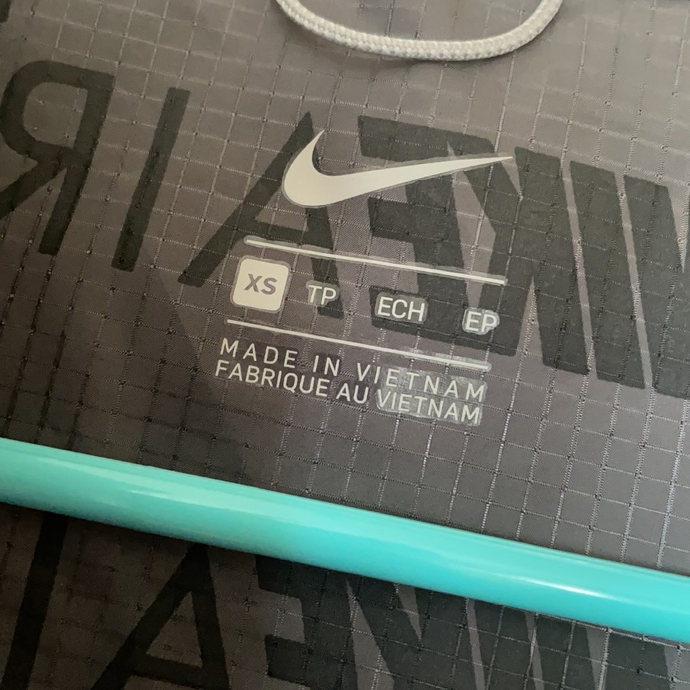 Nike shell jacket - Picture 4 of 6